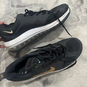 Men’s black/gold Nike air max size 10.5